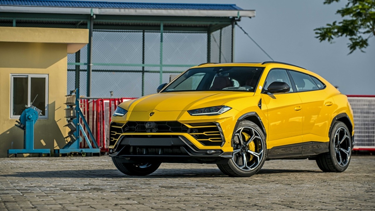 Cận cảnh Lamborghini Urus chính hãng thứ 3 tại Việt Nam