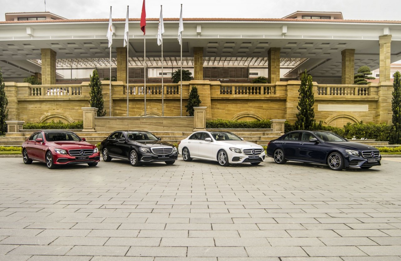 Mercedes-Benz giới thiệu E300 AMG mới, giá 2,833 tỷ đồng mercedes benz gioi thieu e300 amg moi gia 2833 ty dong