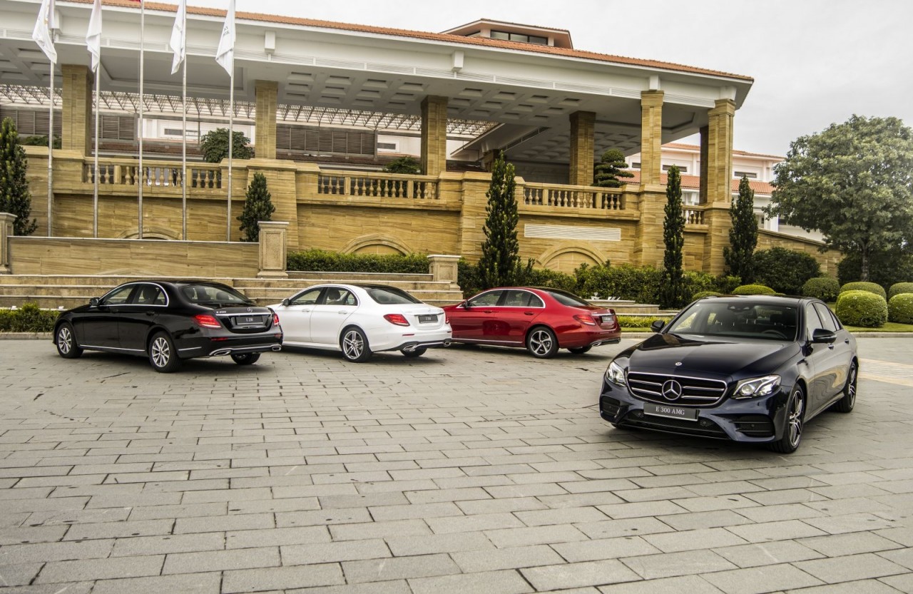 Mercedes-Benz giới thiệu E300 AMG mới, giá 2,833 tỷ đồng mercedes benz gioi thieu e300 amg moi gia 2833 ty dong