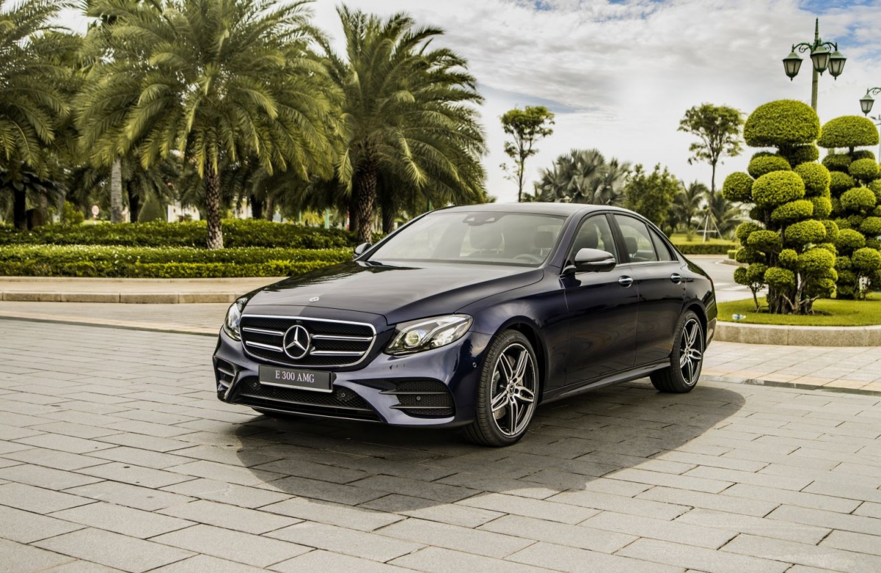 Mercedes-Benz giới thiệu E300 AMG mới, giá 2,833 tỷ đồng mercedes benz gioi thieu e300 amg moi gia 2833 ty dong