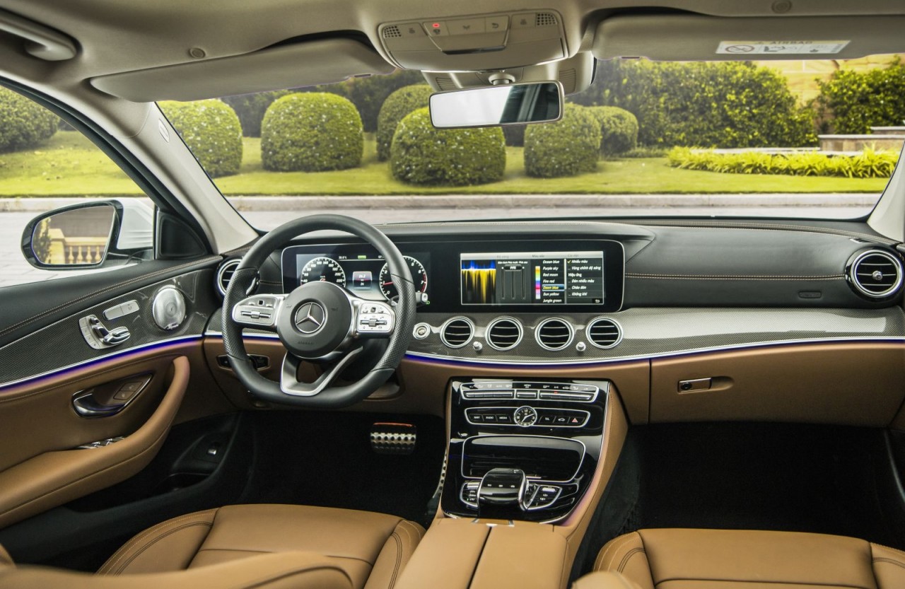 Mercedes-Benz giới thiệu E300 AMG mới, giá 2,833 tỷ đồng mercedes benz gioi thieu e300 amg moi gia 2833 ty dong