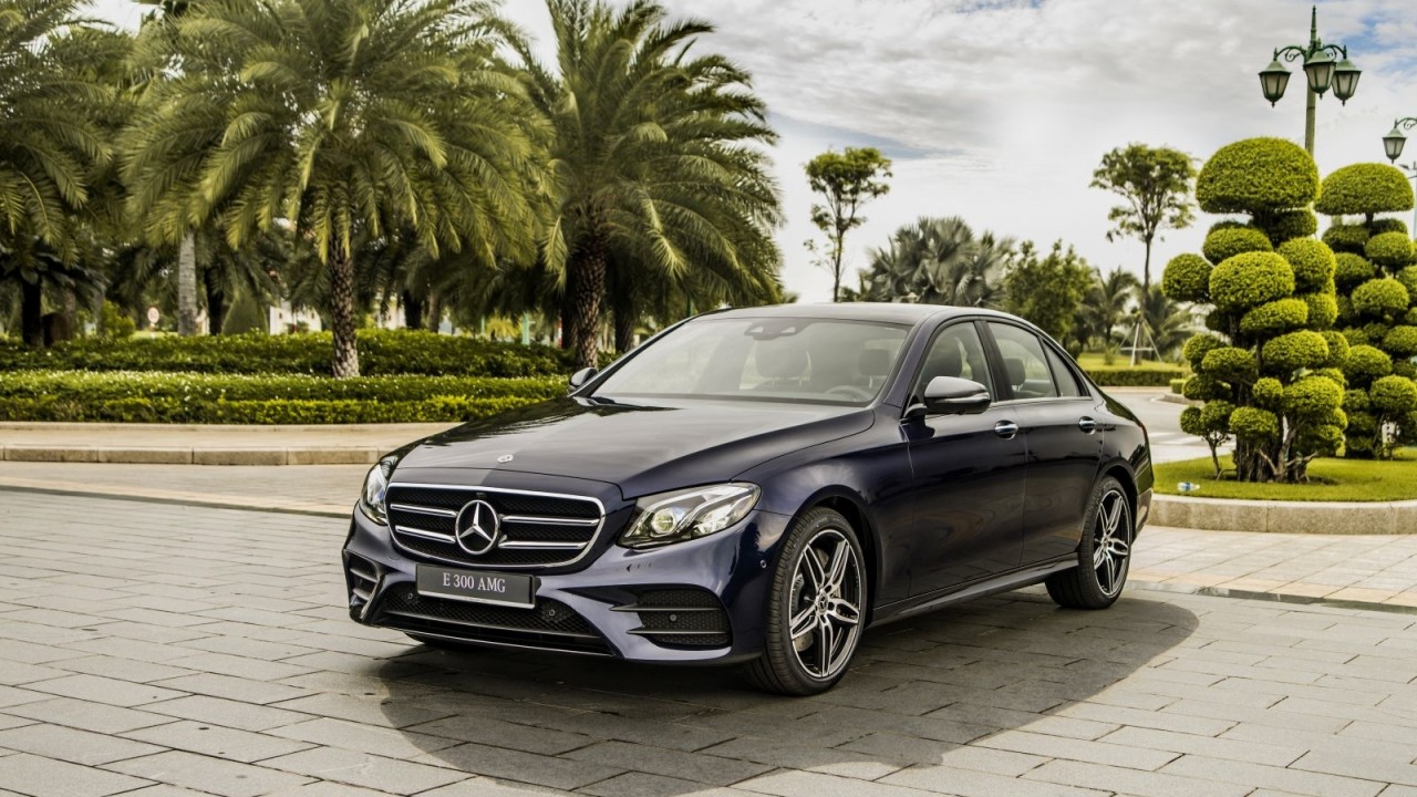 Mercedes-Benz giới thiệu E300 AMG mới, giá 2,833 tỷ đồng