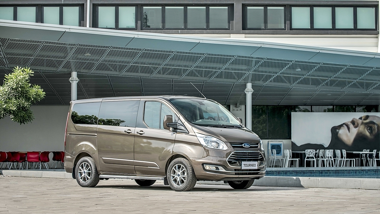 Ra mắt Ford Tourneo MPV 7 chỗ giá 1 tỷ đồng