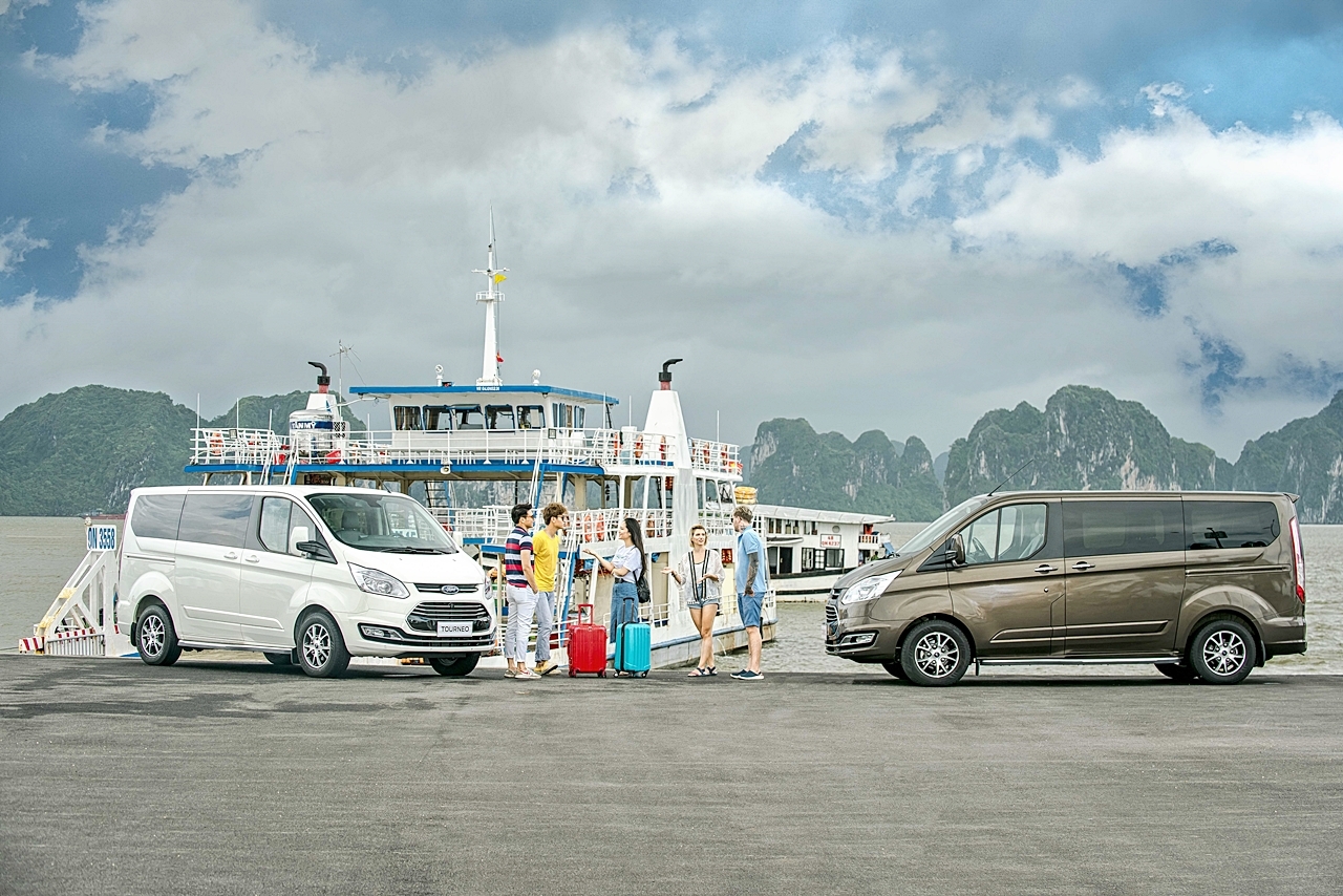 Ra mắt Ford Tourneo MPV 7 chỗ giá 1 tỷ đồng ra mat ford tourneo mpv 7 cho gia 1 ty dong