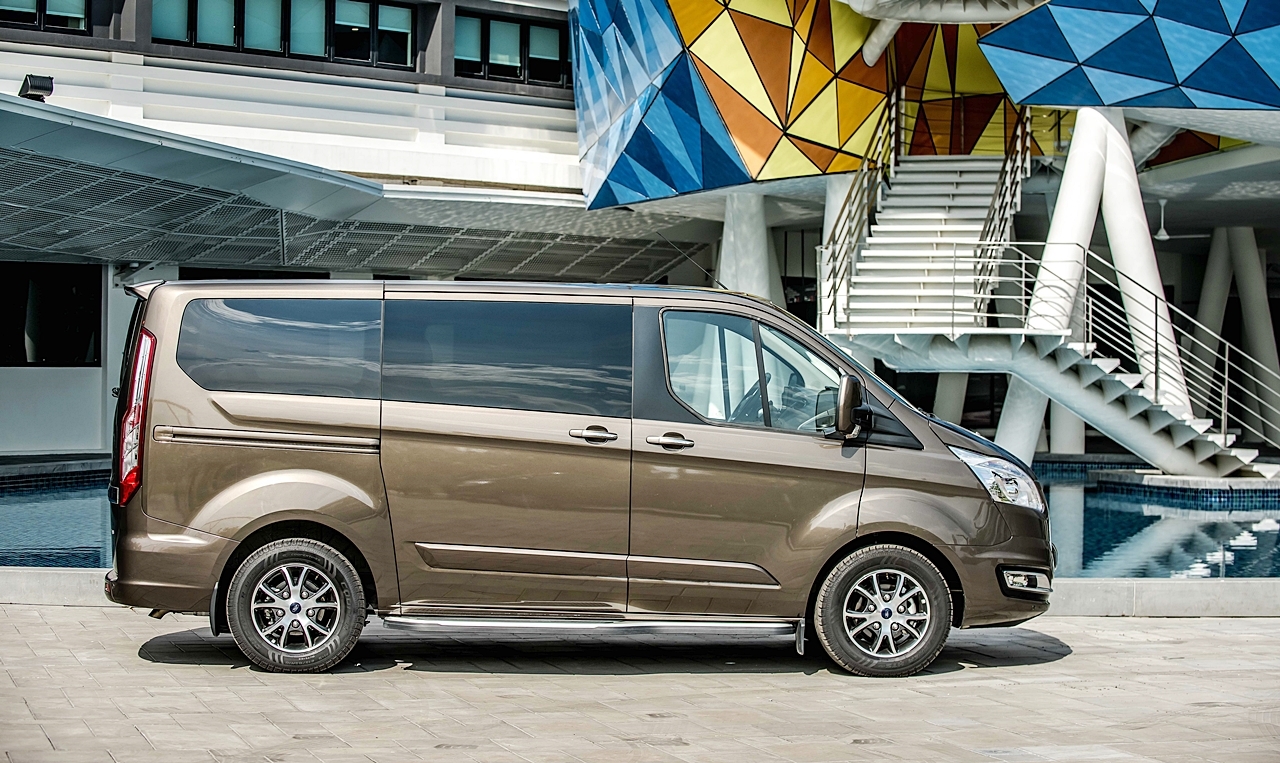 Ra mắt Ford Tourneo MPV 7 chỗ giá 1 tỷ đồng ra mat ford tourneo mpv 7 cho gia 1 ty dong