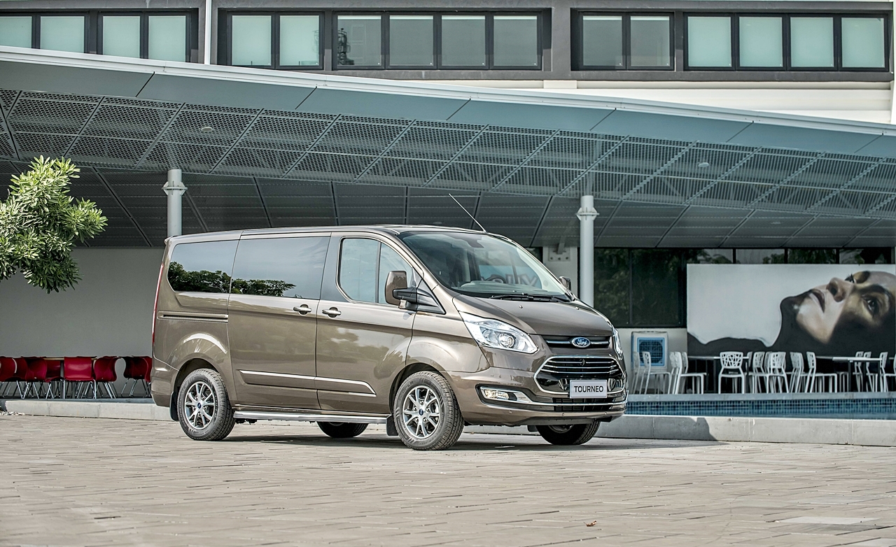 Ra mắt Ford Tourneo MPV 7 chỗ giá 1 tỷ đồng ra mat ford tourneo mpv 7 cho gia 1 ty dong
