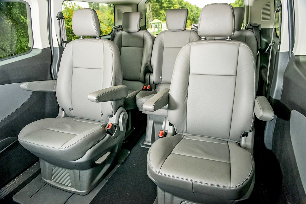 Ra mắt Ford Tourneo MPV 7 chỗ giá 1 tỷ đồng ra mat ford tourneo mpv 7 cho gia 1 ty dong