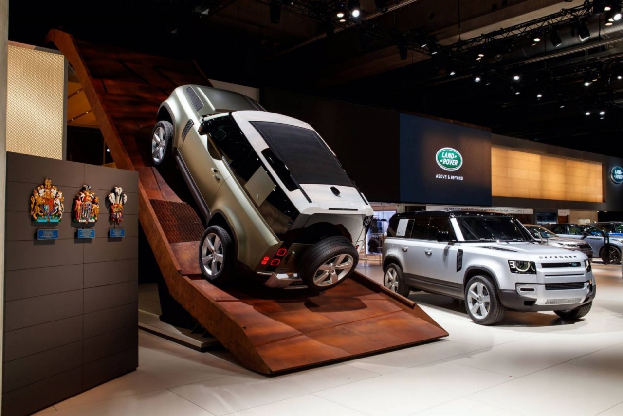 iaa 2019 huyen thoai land rover defender hoi sinh voi 3 bien the