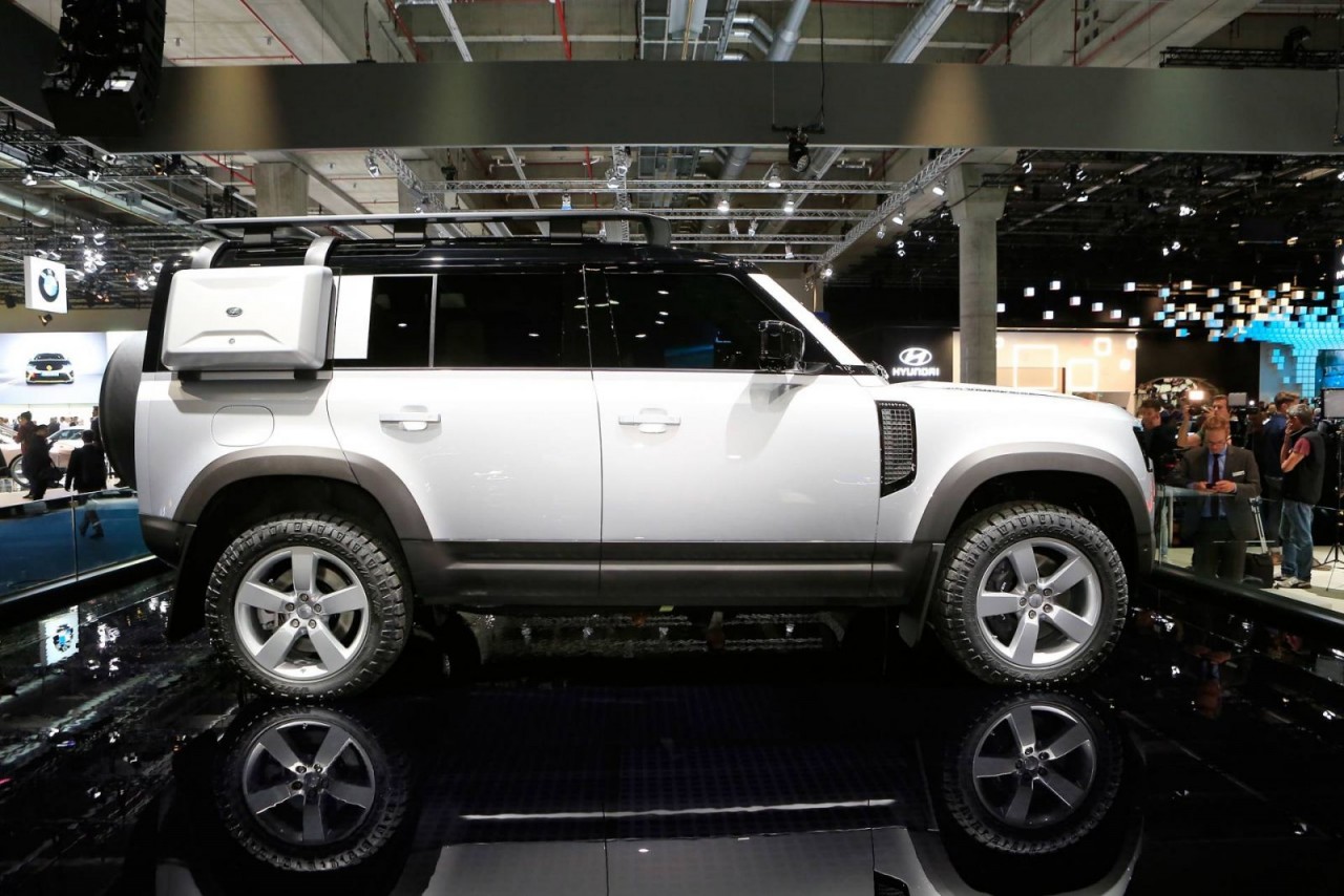 iaa 2019 huyen thoai land rover defender hoi sinh voi 3 bien the