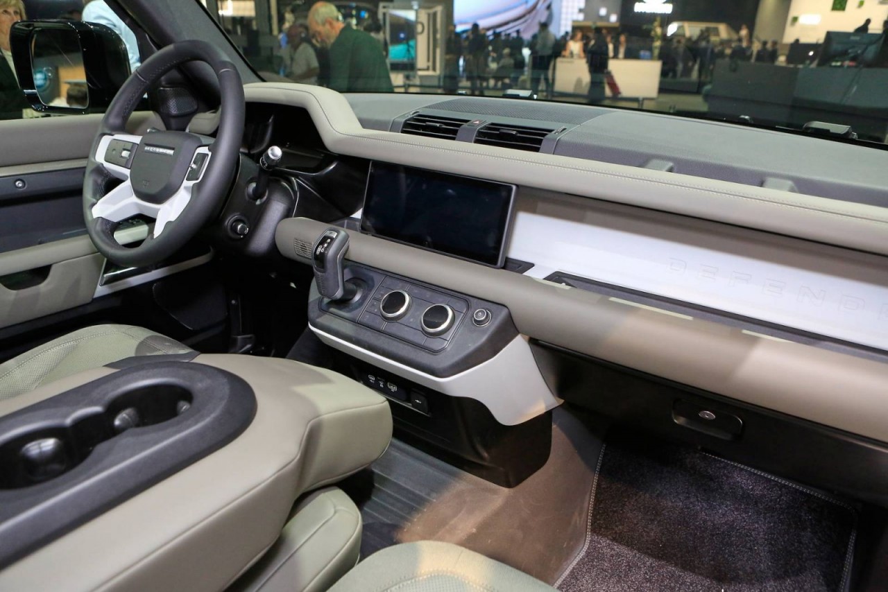 iaa 2019 huyen thoai land rover defender hoi sinh voi 3 bien the