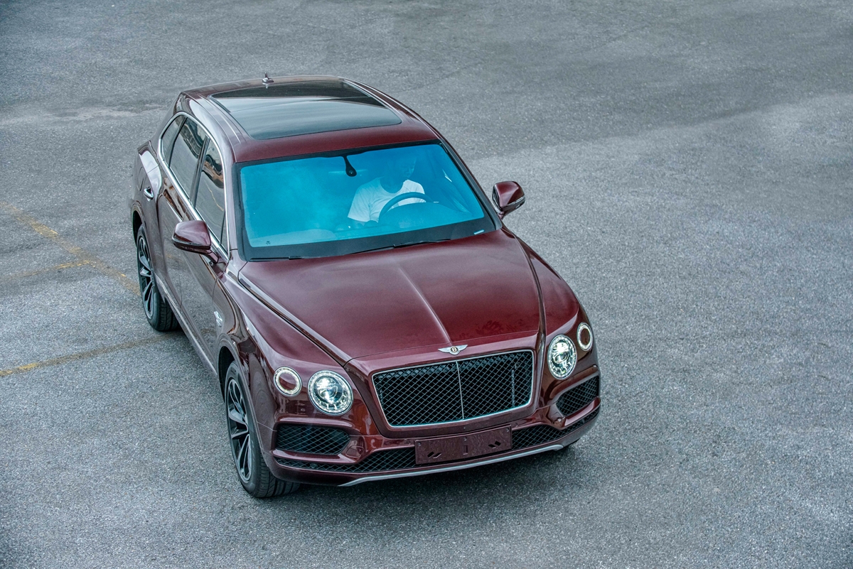 hang doc bentley bentayga v8 phien ban 100 nam tiep tuc ve viet nam