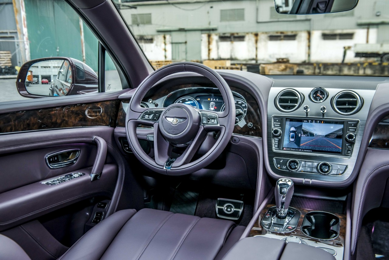 hang doc bentley bentayga v8 phien ban 100 nam tiep tuc ve viet nam