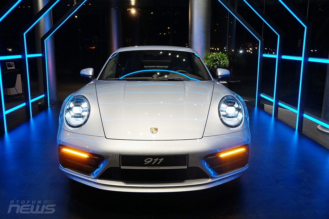 Cận cảnh Porsche 911 thế hệ mới giá 9,5 tỷ đồng vừa có mặt tại Việt Nam can canh porsche 911 the he moi gia 95 ty dong vua co mat tai viet nam