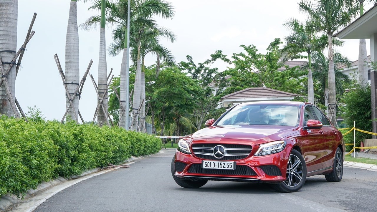 Đánh giá Mercedes-Benz C180: Lựa chọn cho người lần đầu sử dụng xe hạng sang danh gia mercedes benz c180 lua chon cho nguoi lan dau su dung xe hang sang