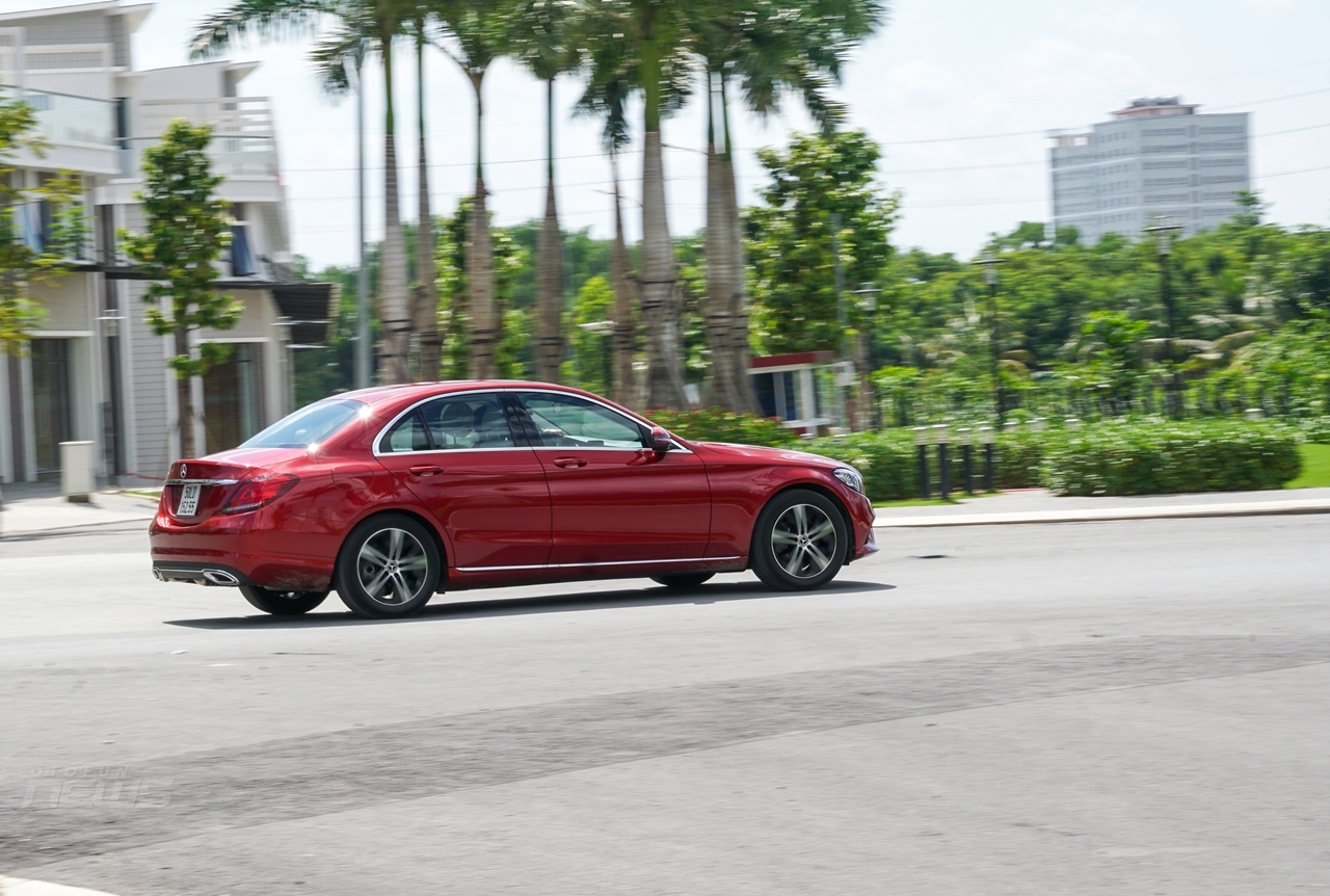 Đánh giá Mercedes-Benz C180: Lựa chọn cho người lần đầu sử dụng xe hạng sang danh gia mercedes benz c180 lua chon cho nguoi lan dau su dung xe hang sang