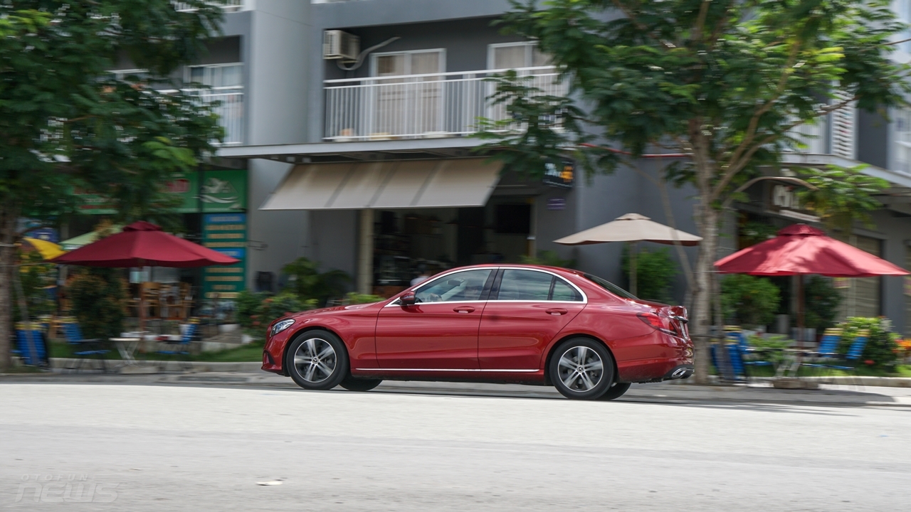Đánh giá Mercedes-Benz C180: Lựa chọn cho người lần đầu sử dụng xe hạng sang danh gia mercedes benz c180 lua chon cho nguoi lan dau su dung xe hang sang