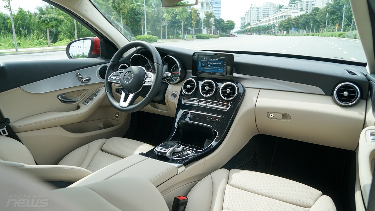 Đánh giá Mercedes-Benz C180: Lựa chọn cho người lần đầu sử dụng xe hạng sang danh gia mercedes benz c180 lua chon cho nguoi lan dau su dung xe hang sang