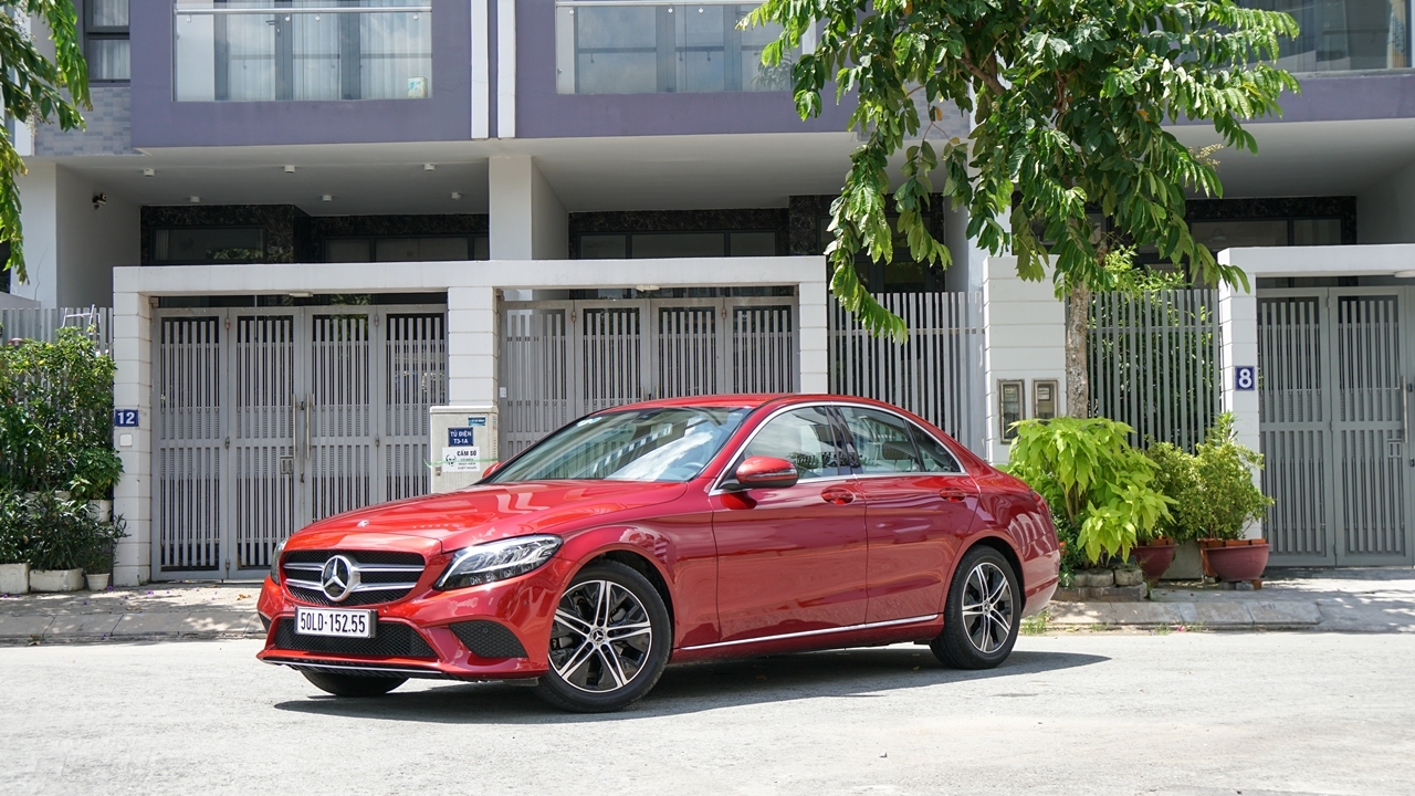 Đánh giá Mercedes-Benz C180: Lựa chọn cho người lần đầu sử dụng xe hạng sang danh gia mercedes benz c180 lua chon cho nguoi lan dau su dung xe hang sang