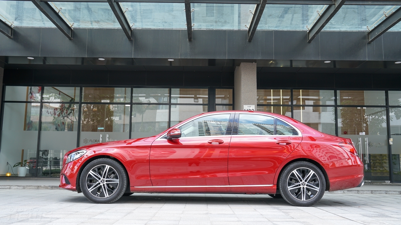 Đánh giá Mercedes-Benz C180: Lựa chọn cho người lần đầu sử dụng xe hạng sang danh gia mercedes benz c180 lua chon cho nguoi lan dau su dung xe hang sang