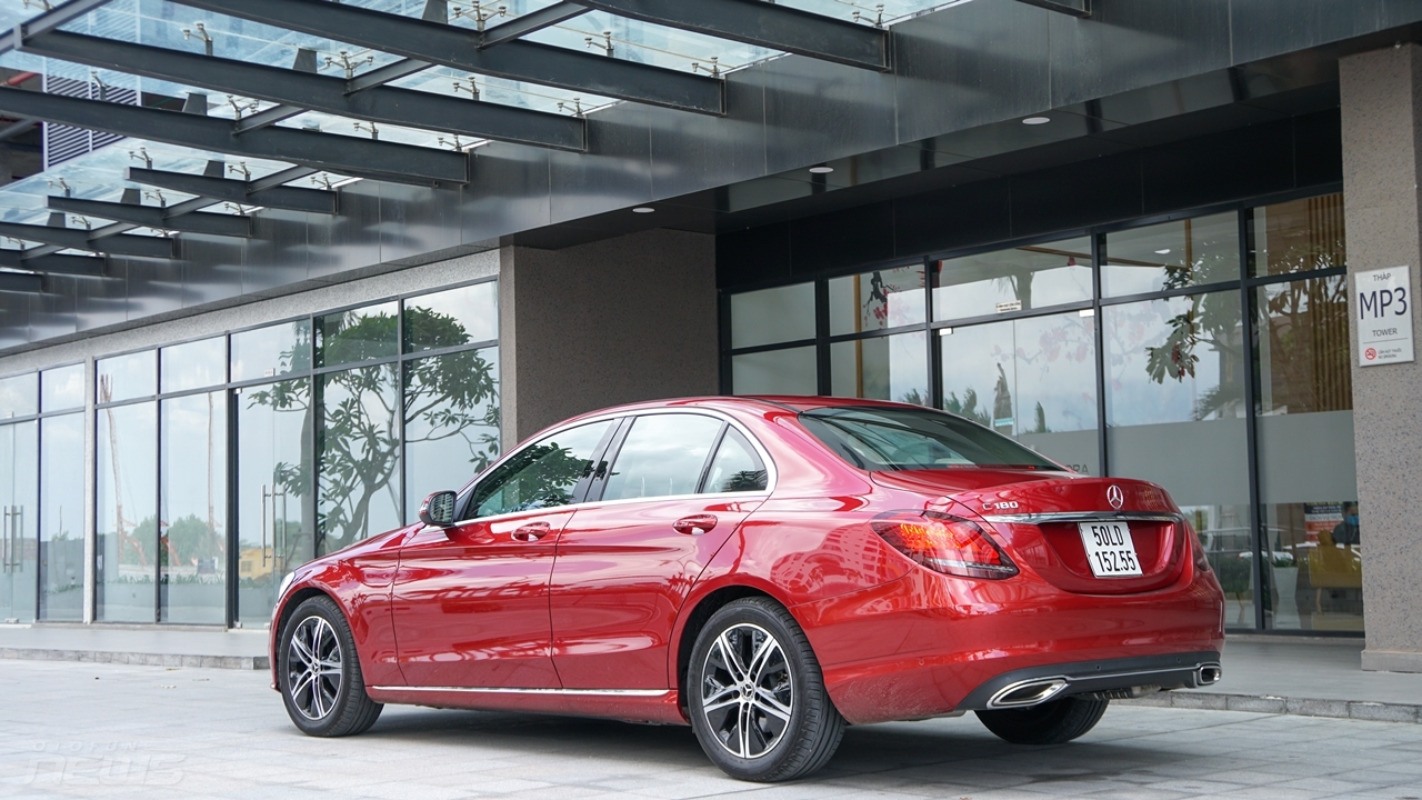 Đánh giá Mercedes-Benz C180: Lựa chọn cho người lần đầu sử dụng xe hạng sang danh gia mercedes benz c180 lua chon cho nguoi lan dau su dung xe hang sang