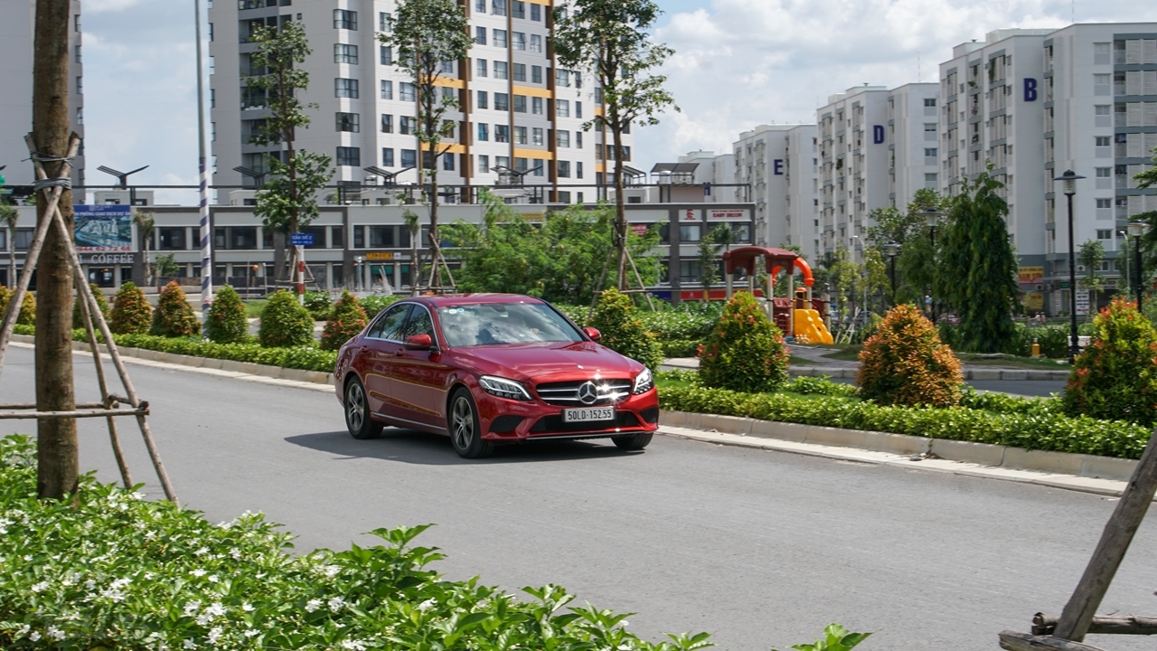 Đánh giá Mercedes-Benz C180: Lựa chọn cho người lần đầu sử dụng xe hạng sang danh gia mercedes benz c180 lua chon cho nguoi lan dau su dung xe hang sang