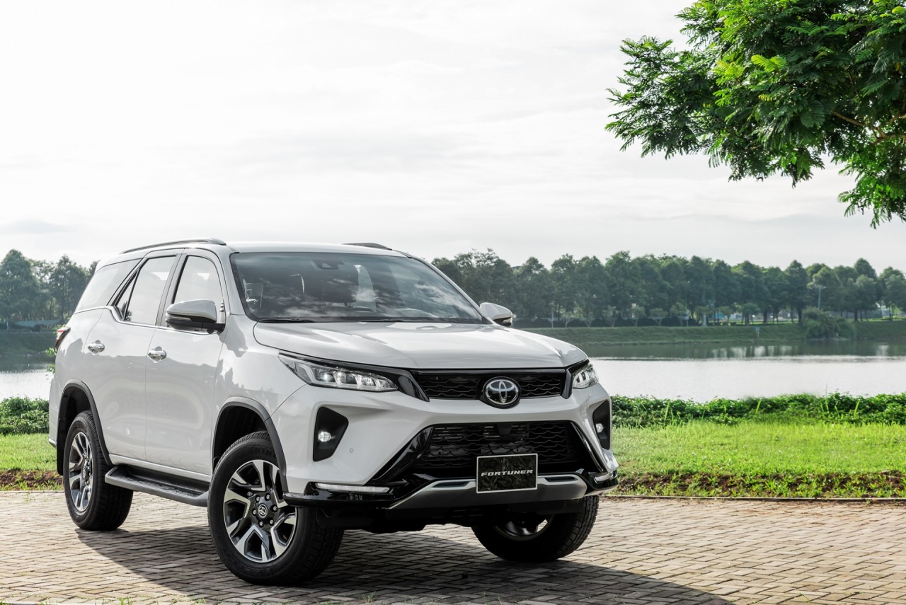 toyota fortuner 2021 chinh thuc ra mat voi 7 phien ban gia tu 995 trieu dong