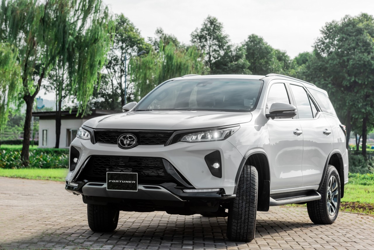 toyota fortuner 2021 chinh thuc ra mat voi 7 phien ban gia tu 995 trieu dong