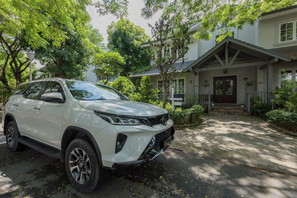 toyota fortuner 2021 chinh thuc ra mat voi 7 phien ban gia tu 995 trieu dong