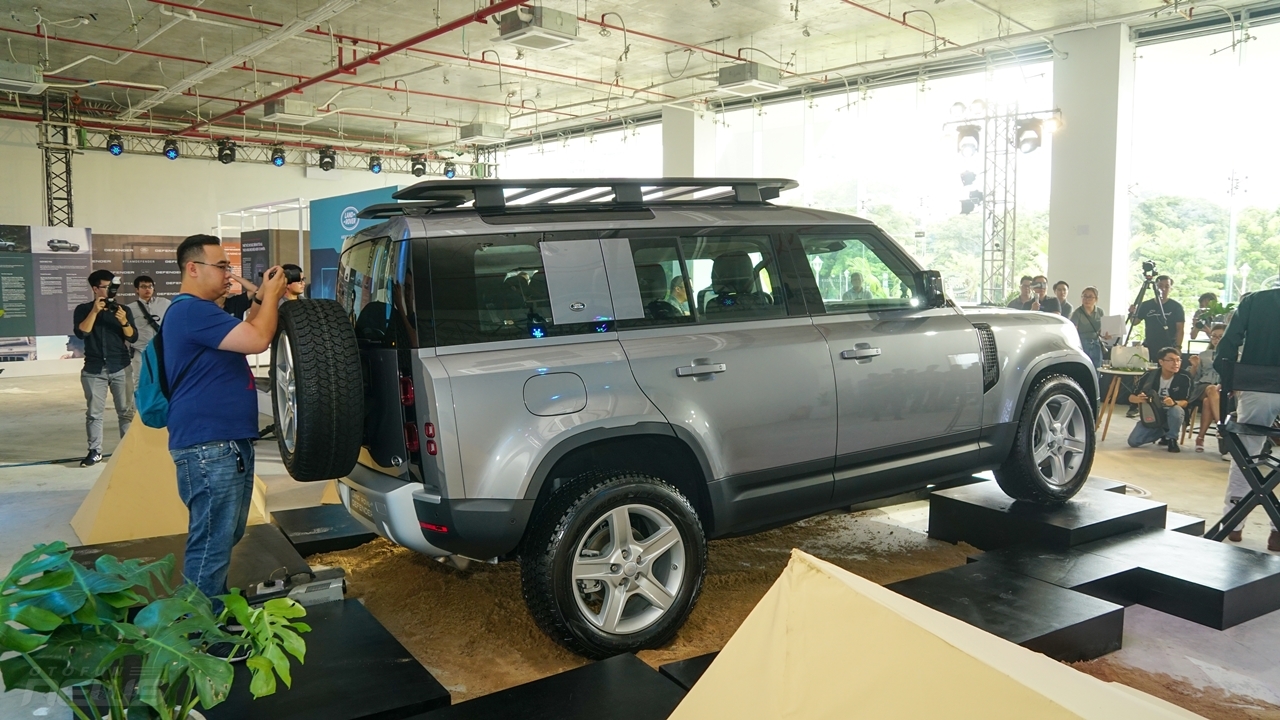 'Huyền Thoại' Land Rover Defender có mặt ở Việt Nam với giá từ 3,8 tỷ đồng huyen thoai land rover defender co mat o viet nam voi gia tu 38 ty dong