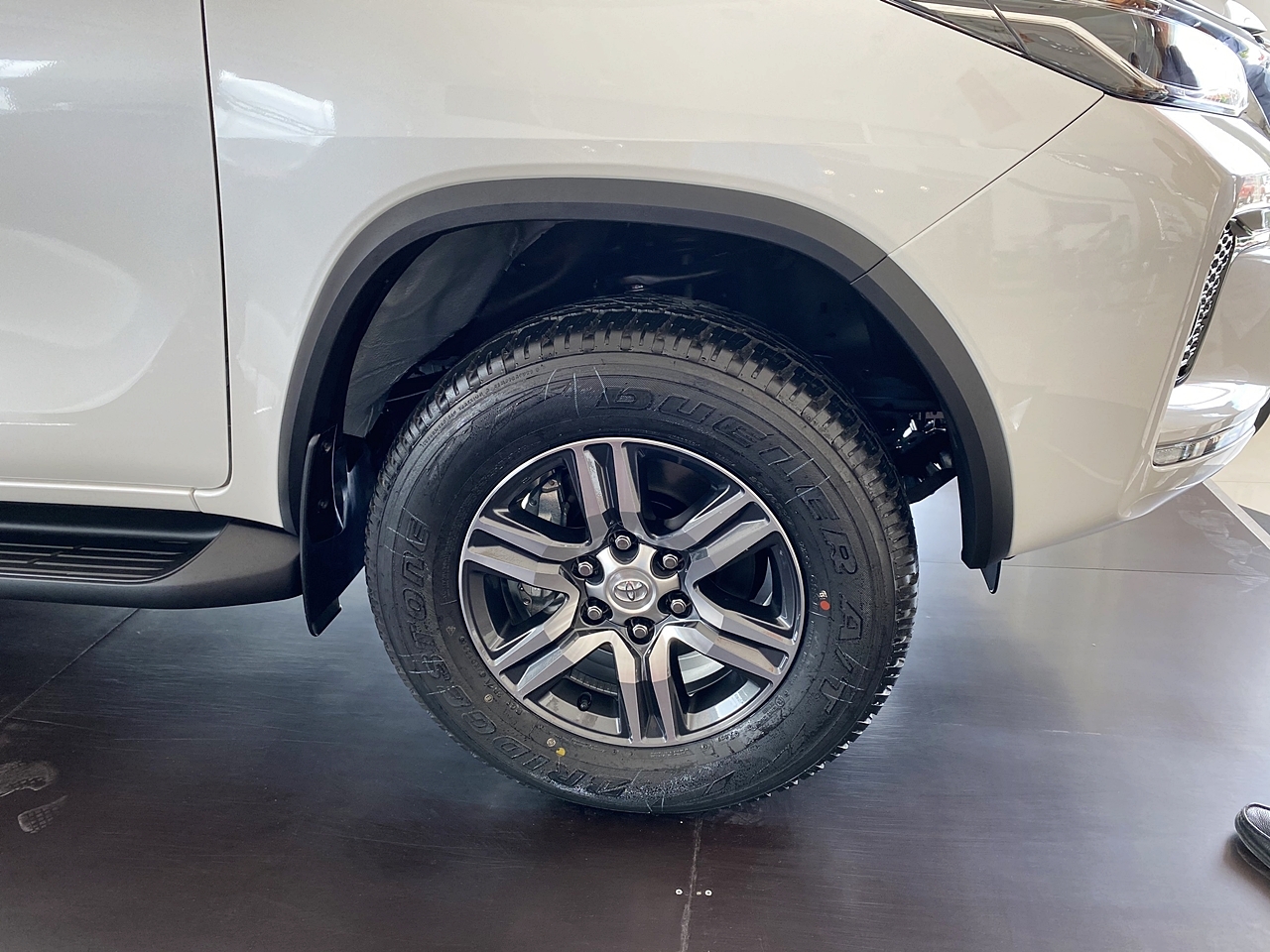 Chi tiết Toyota Fortuner 2021 2.4 AT tiêu chuẩn giá 1,08 tỷ chi tiet toyota fortuner 2021 24 at tieu chuan gia 108 ty