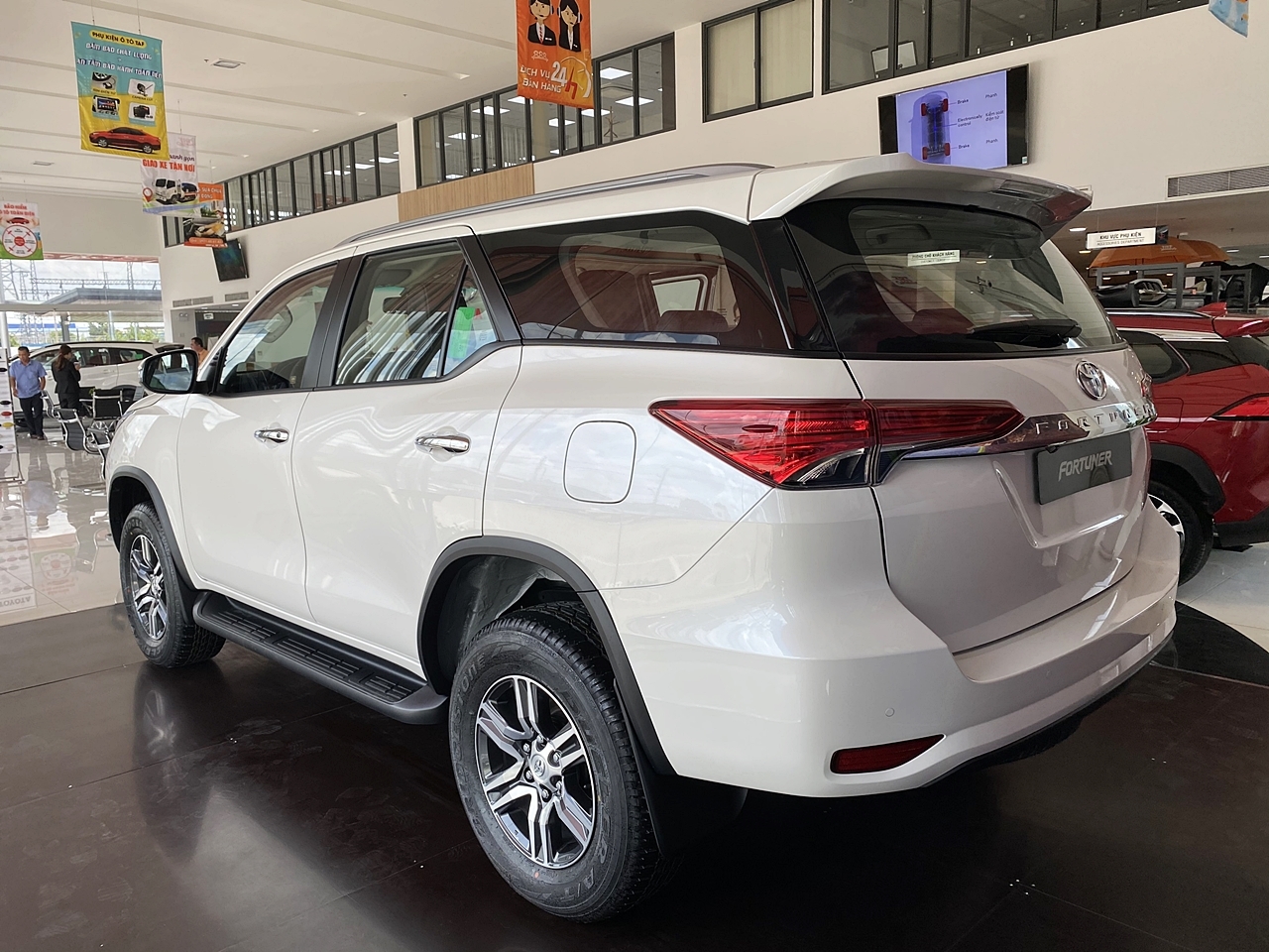 Chi tiết Toyota Fortuner 2021 2.4 AT tiêu chuẩn giá 1,08 tỷ chi tiet toyota fortuner 2021 24 at tieu chuan gia 108 ty