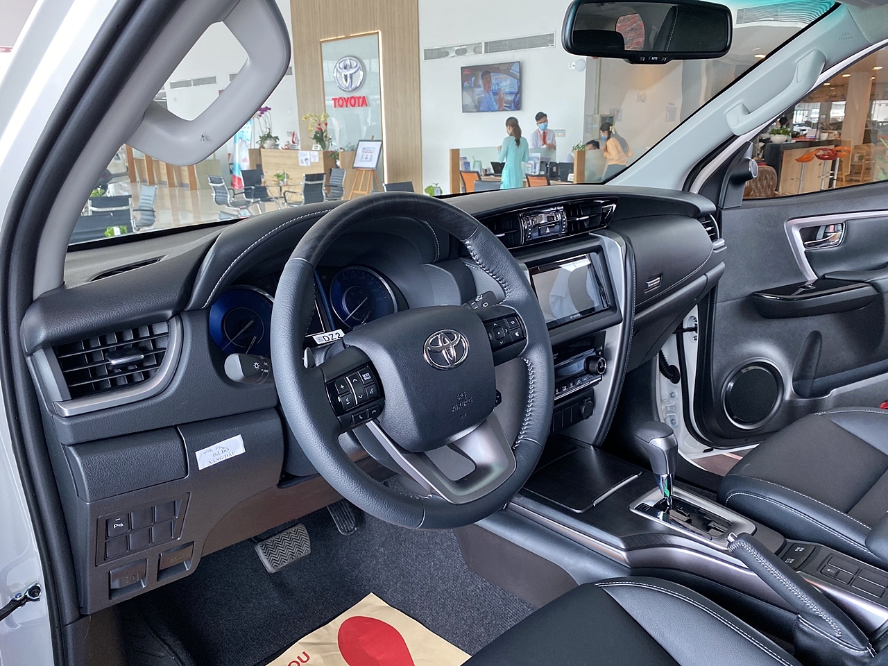 Toyota Fortuner 2022 ra mắt, giá tăng 19-53 triệu đồng Toyota Fortuner 2022 ra mắt, giá tăng 19-53 triệu đồng