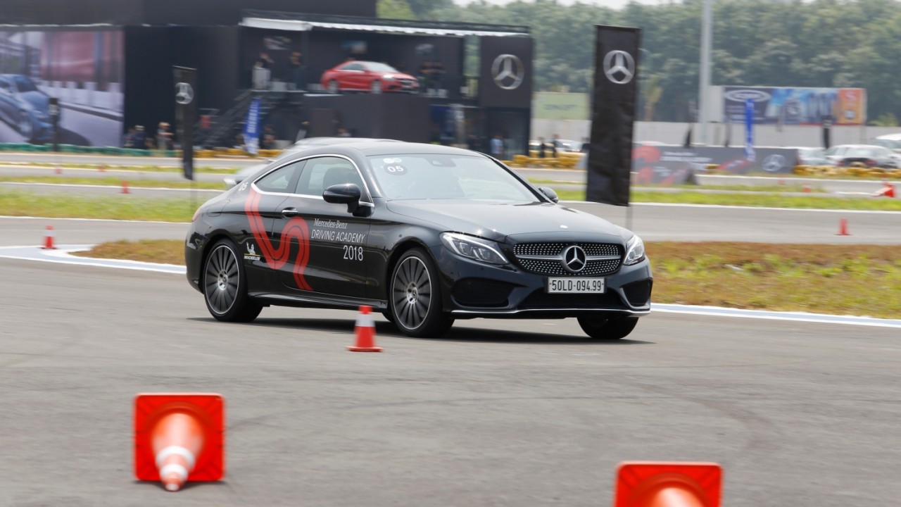 hoc vien lai xe an toan mercedes benz 2020 se dien ra tu ngay 3092020 4102020