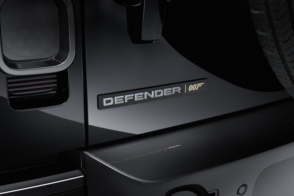 Land Rover ra mắt Defender phiên bản Điệp viên 007