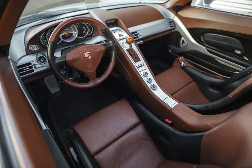 Siêu phẩm Porsche Carrera GT vượt ngưỡng đấu giá hơn 1 triệu USD