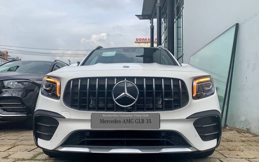 Cận cảnh Mercedes-AMG GLB 35 4Matic giá 2,69 tỷ đồng vừa về Việt Nam