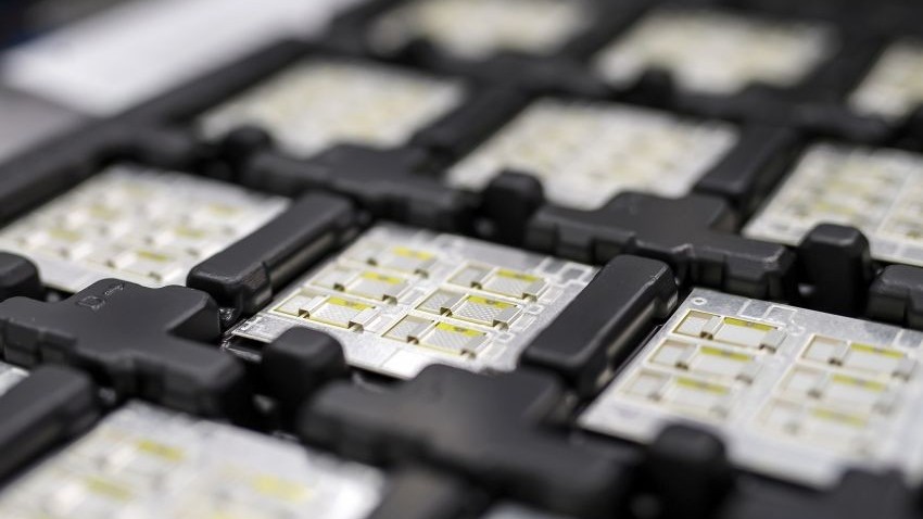 Các hãng xe Nhật Bản cắt giảm sản lượng do thiếu chip