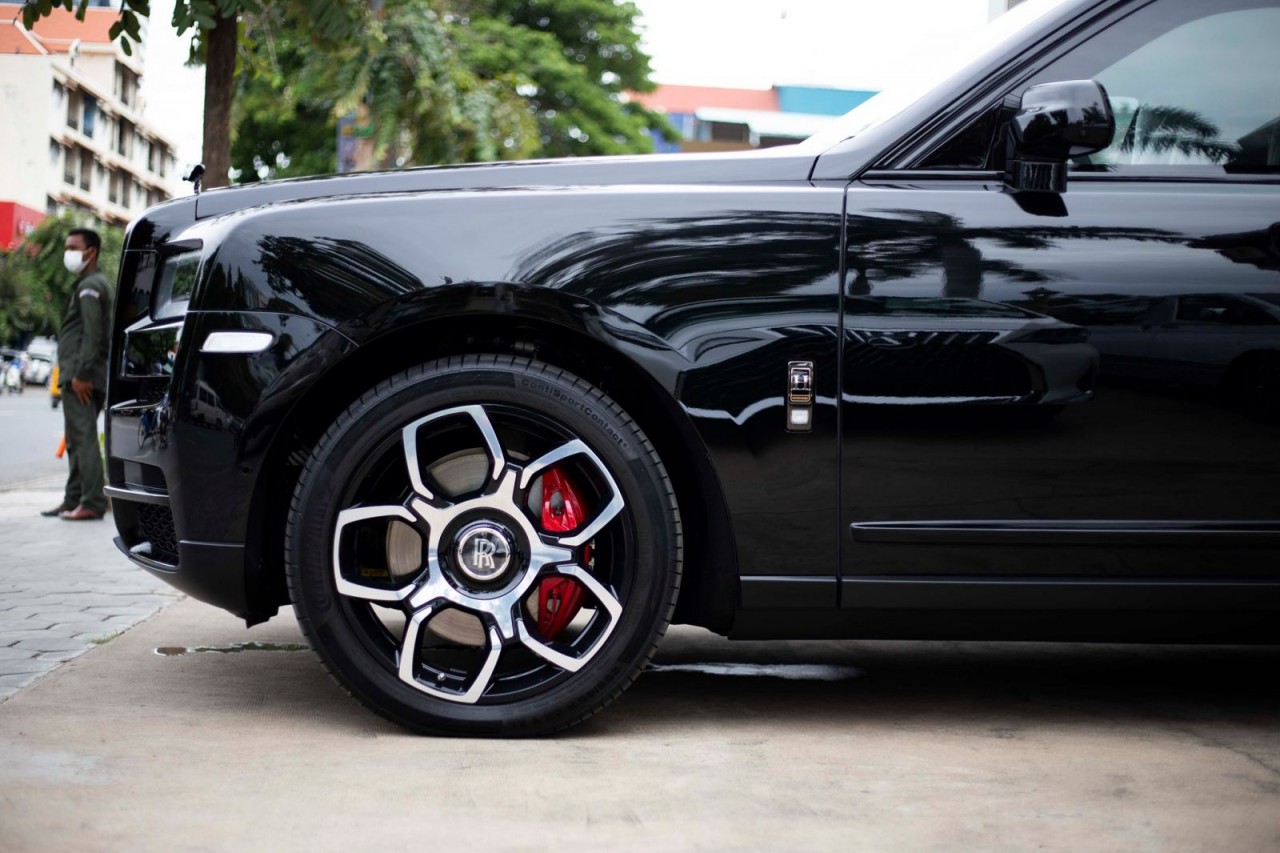 Cận cảnh Rolls-Royce Cullinan Black Badge chống đạn với trục cơ sở kéo dài