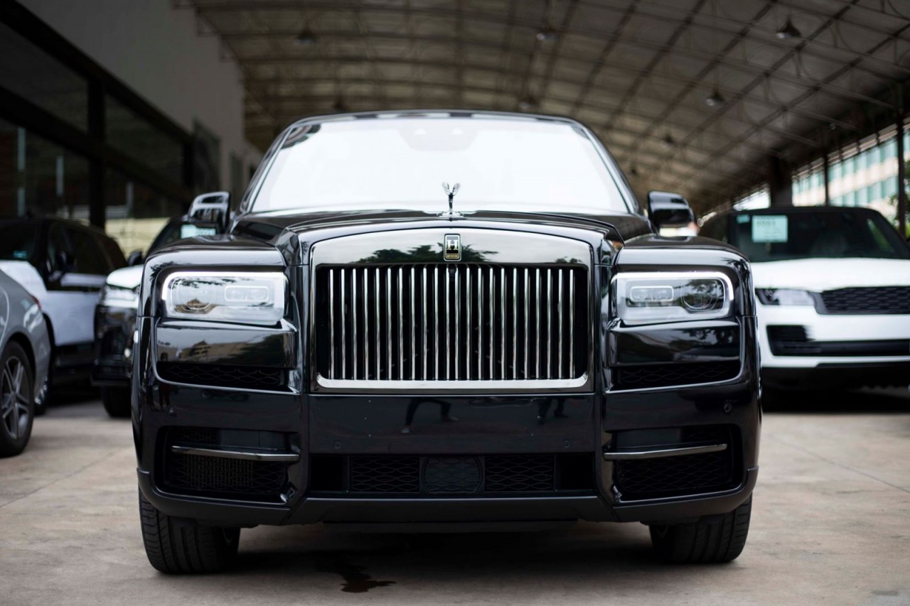 Cận cảnh Rolls-Royce Cullinan Black Badge chống đạn với trục cơ sở kéo dài