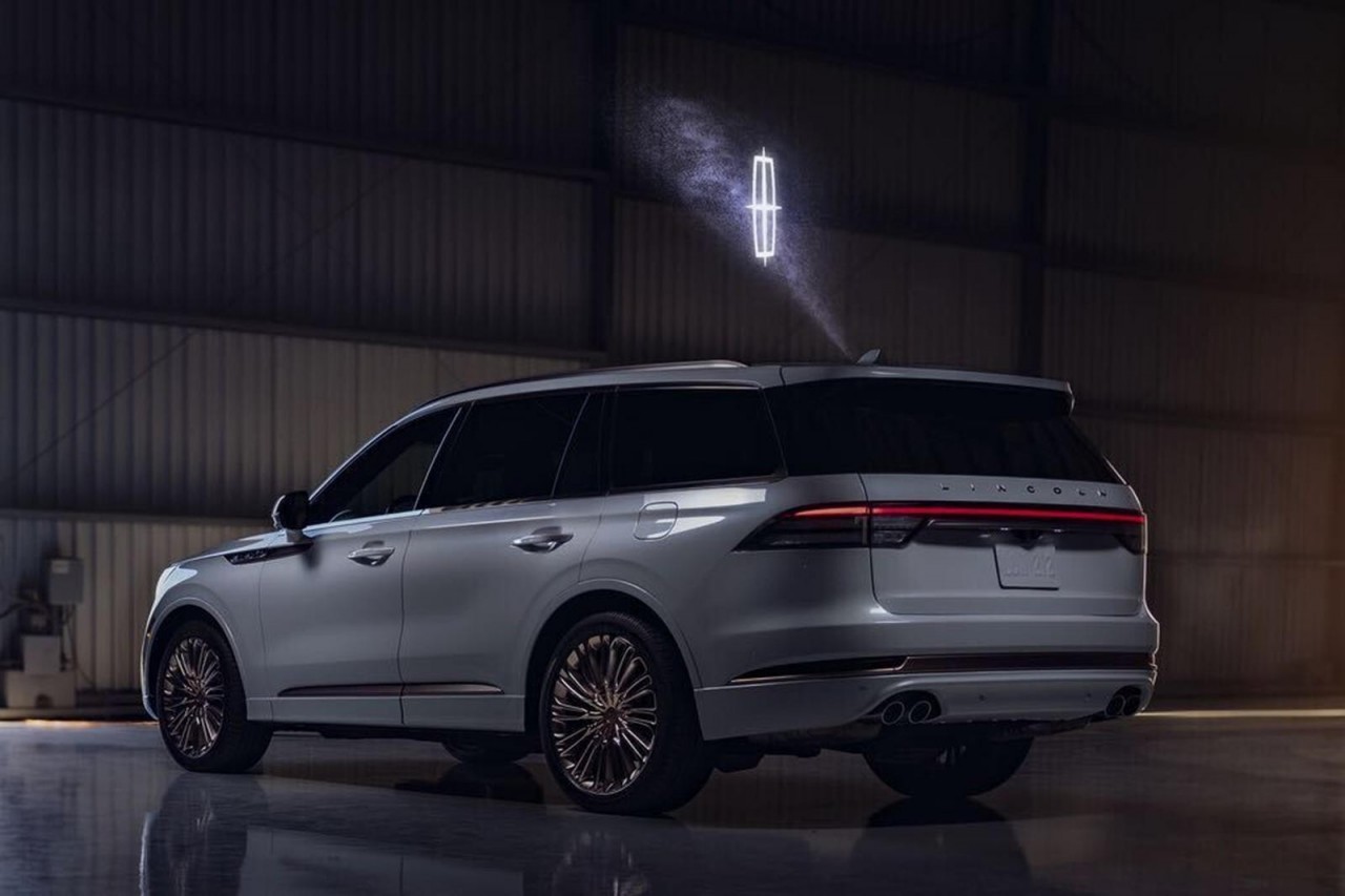 Ford giới thiệu công nghệ chiếu ảnh 3 chiều bằng sương nước