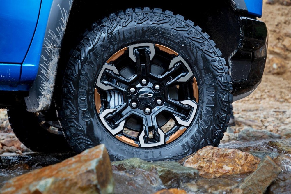 Chevrolet Silverado ZR2 2022 ra mắt, đối thủ của Ford F-150 Raptor Chevrolet Silverado ZR2 2022 ra mắt, đối thủ của Ford F-150 Raptor