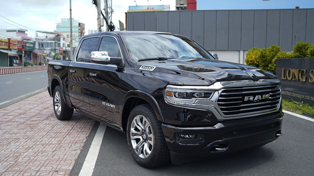 RAM 1500 nhập khẩu chính hãng có giá từ 5,388 tỉ đồng tại Việt Nam