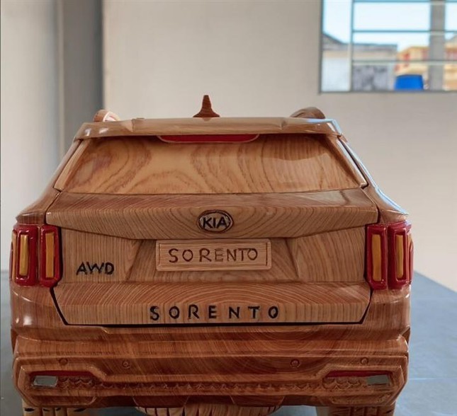 Độc đáo mô hình Kia Sorento được làm bằng gỗ