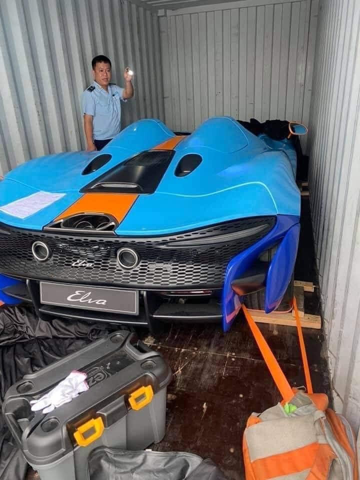 Siêu xe 'không mui' McLaren Elva âm thầm xuất hiện tại Hà Nội Siêu xe 'không mui' McLaren Elva âm thầm xuất hiện tại Hà Nội