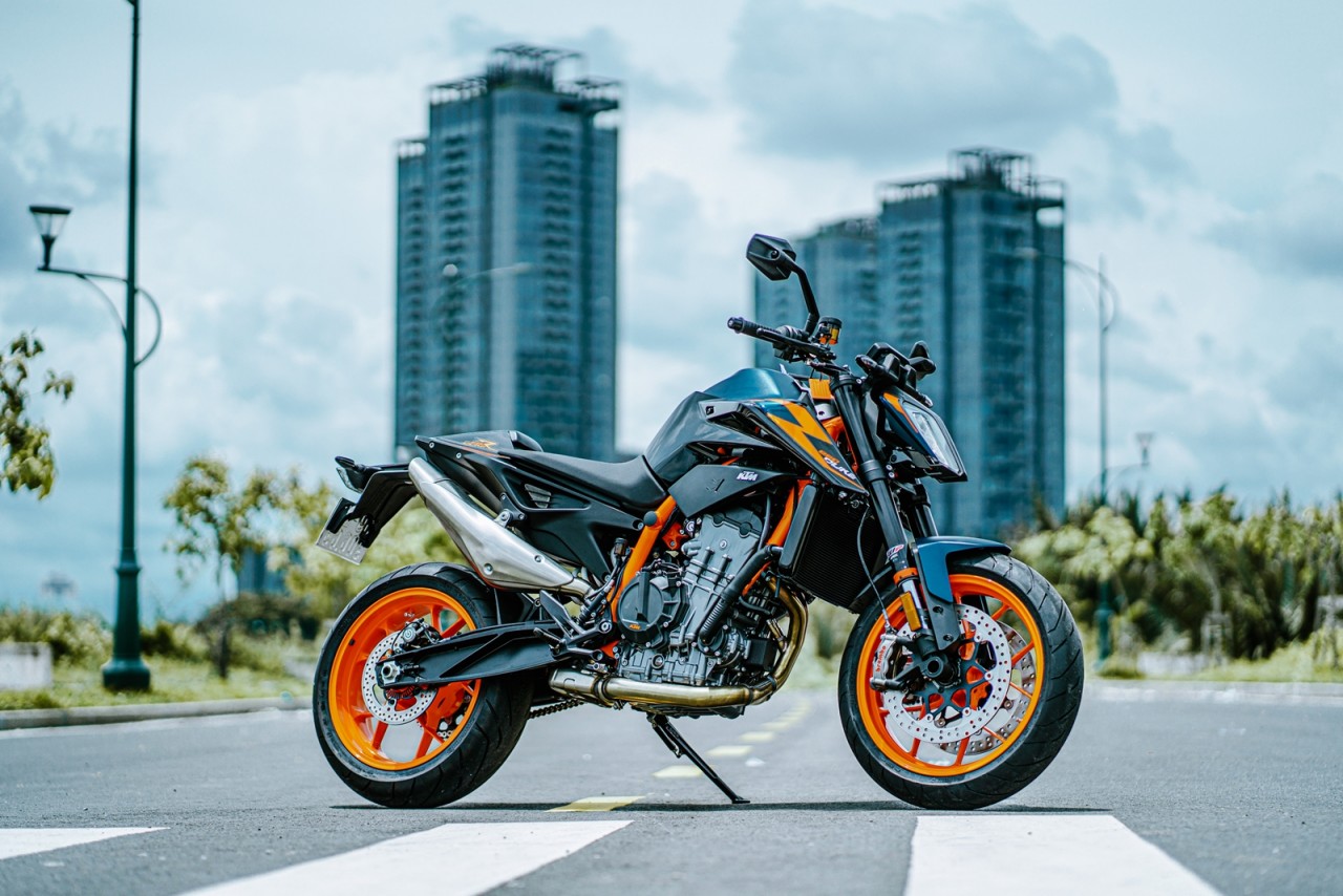 KTM giới thiệu bộ đôi 890 Duke R 2022 và KTM 390 Adventure 2022 tại Việt Nam KTM giới thiệu bộ đôi 890 Duke R 2022 và KTM 390 Adventure 2022 tại Việt Nam