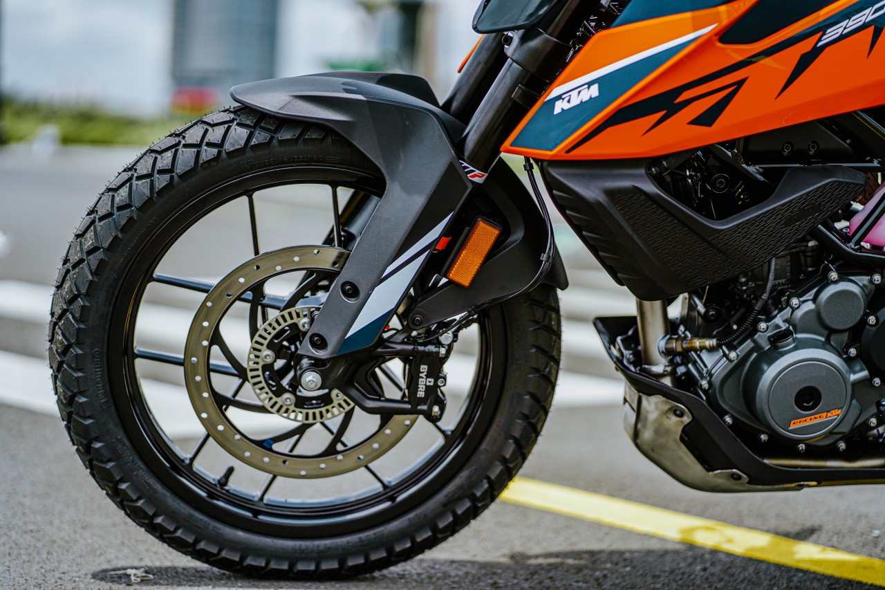 KTM giới thiệu bộ đôi 890 Duke R 2022 và KTM 390 Adventure 2022 tại Việt Nam KTM giới thiệu bộ đôi 890 Duke R 2022 và KTM 390 Adventure 2022 tại Việt Nam
