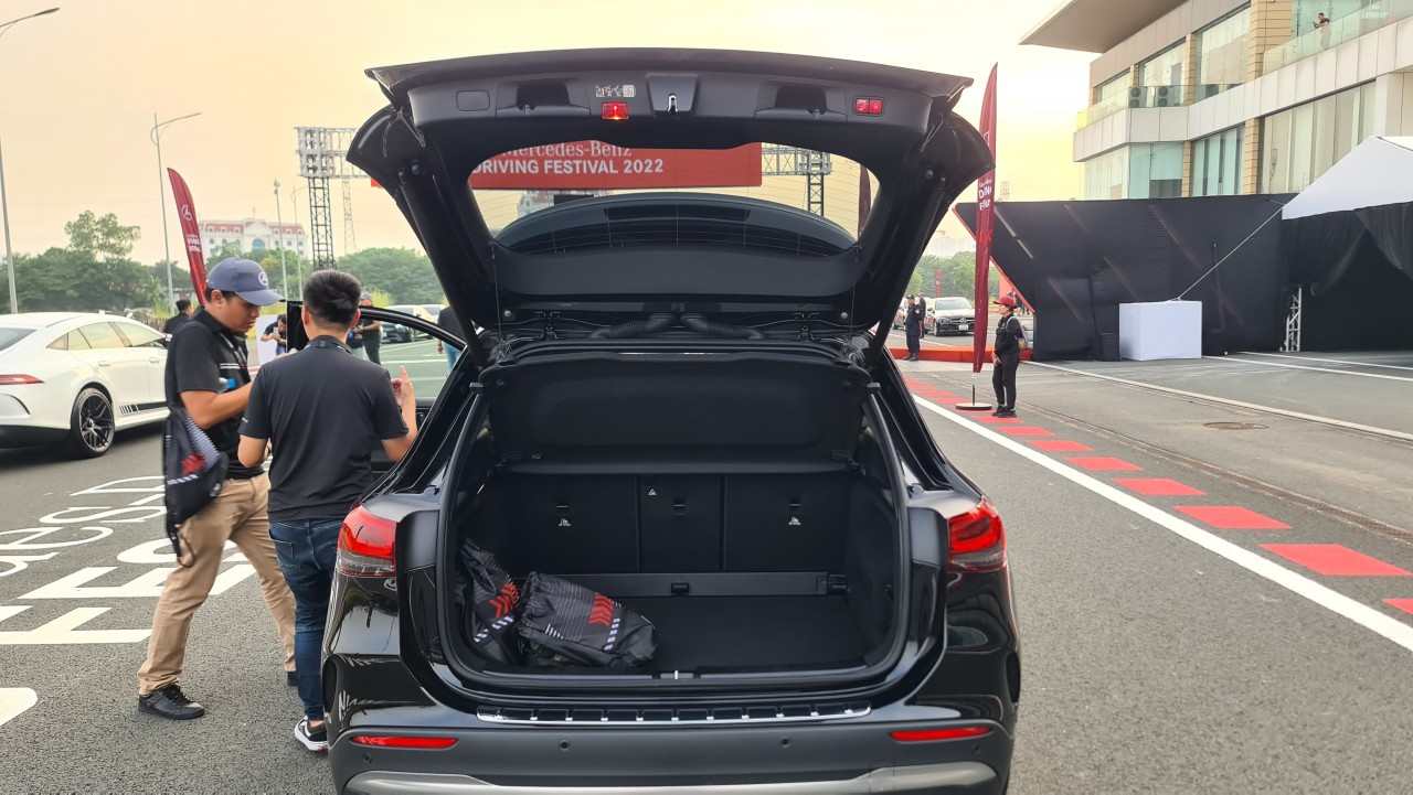 Cận cảnh Mercedes-AMG GLA 45 S 4MATIC thế hệ mới tại Việt Nam Cận cảnh Mercedes AMG GLA 45 S 4MATIC thế hệ mới tại Việt Nam