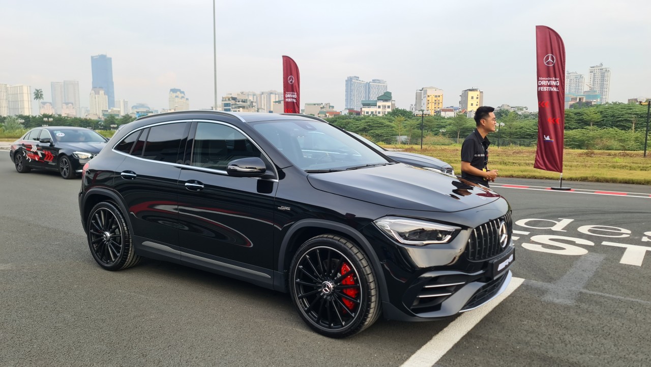 Cận cảnh Mercedes-AMG GLA 45 S 4MATIC thế hệ mới tại Việt Nam Cận cảnh Mercedes-AMG GLA 45 S 4MATIC thế hệ mới tại Việt Nam