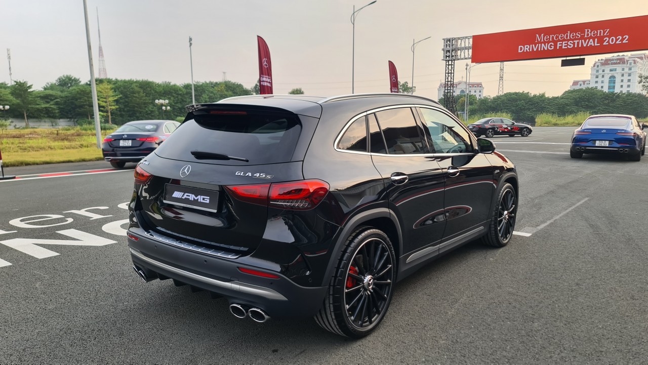 Cận cảnh Mercedes-AMG GLA 45 S 4MATIC thế hệ mới tại Việt Nam Cận cảnh Mercedes-AMG GLA 45 S 4MATIC thế hệ mới tại Việt Nam