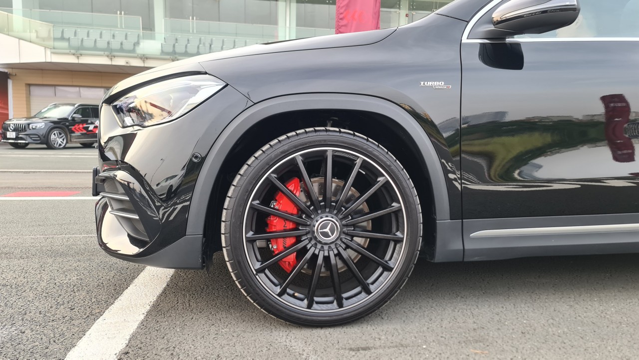 Cận cảnh Mercedes-AMG GLA 45 S 4MATIC thế hệ mới tại Việt Nam Cận cảnh Mercedes AMG GLA 45 S 4MATIC thế hệ mới tại Việt Nam